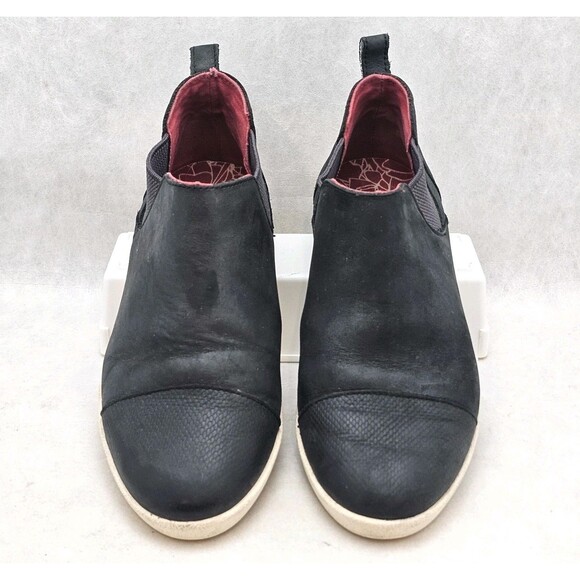 OluKai Shoes - OluKai Waipahe Shoes Womens Size 8 Black Leather Slip On Casual Classic Booties